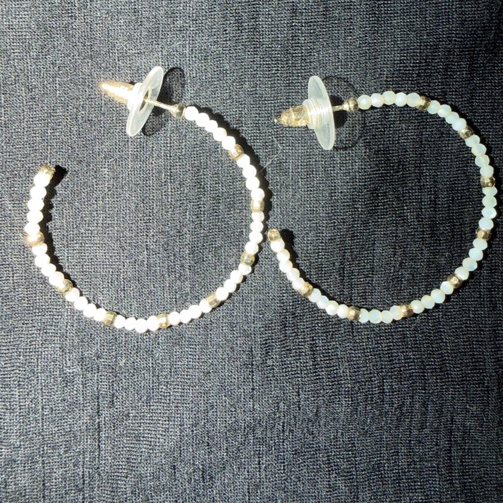 Kendra Scott Gold and White Beaded Hoop Earrings